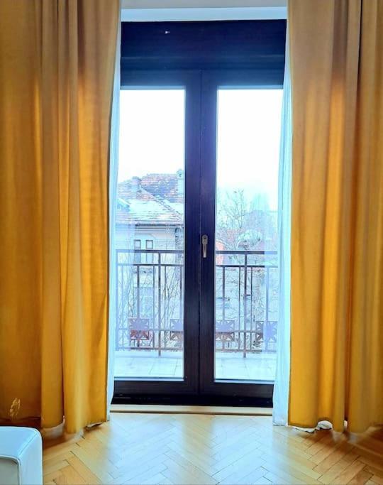 Classy Apartment With Parking In The City Center Bukarest Exterior foto