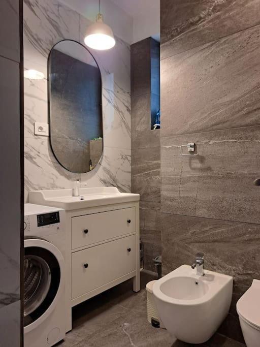 Classy Apartment With Parking In The City Center Bukarest Exterior foto